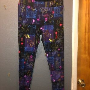 OS Lularoe/Disney Winnie the Pooh leggings.